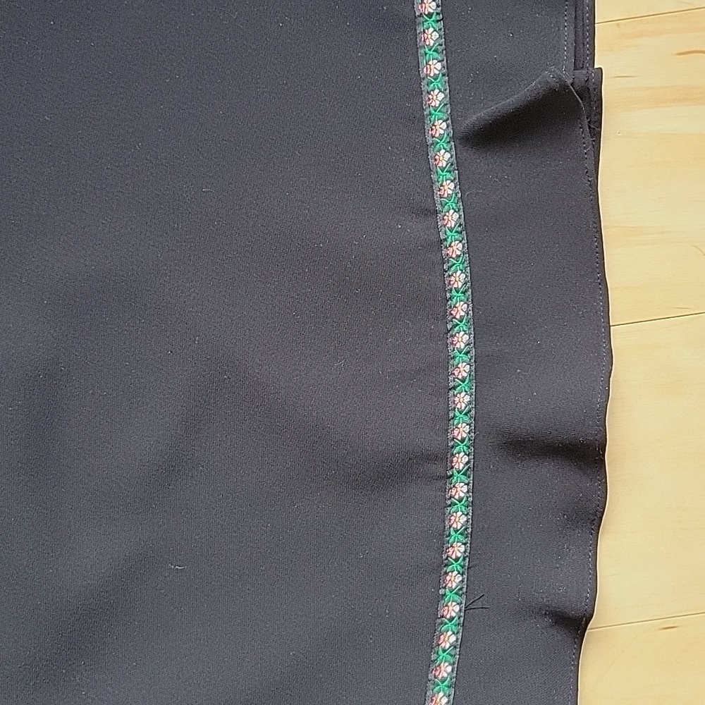 dress barn sz 14 black with pink flower bottom border. NWOT - Picture 2 of 4